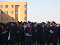 Mezuniyet töreni girişi öncesinde...